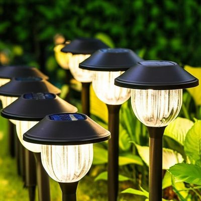 Giá tốt. Đèn vườn năng lượng mặt trời 10 lumens với pin bao gồm 6-8 giờ thời gian sạc và hiệu suất lâu dài trực tuyến